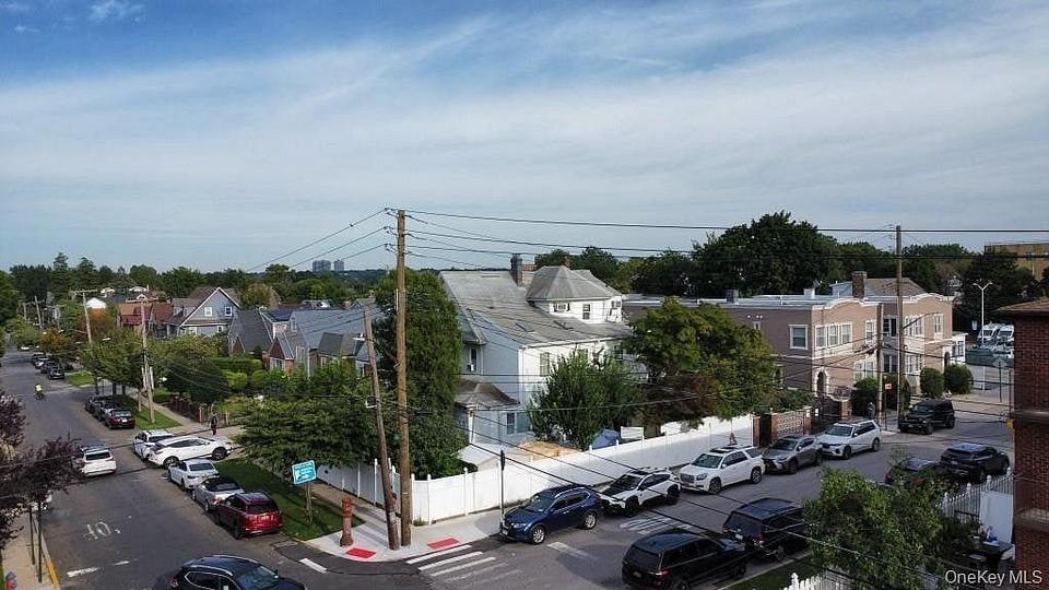 Bayside $2,999,999 双单位住宅 照片 1