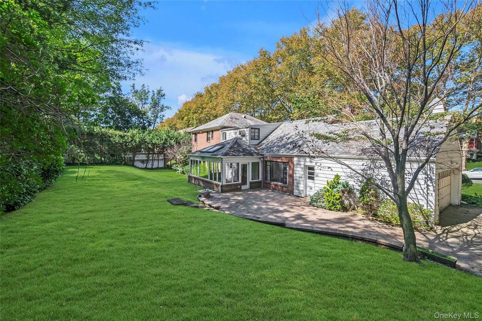 Great Neck (Russell Gardens) $1,788,000 Split-level 独栋 照片 2