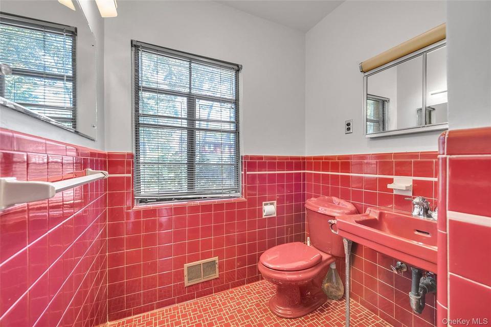 Great Neck (Russell Gardens) $1,788,000 Split-level 独栋 照片 4