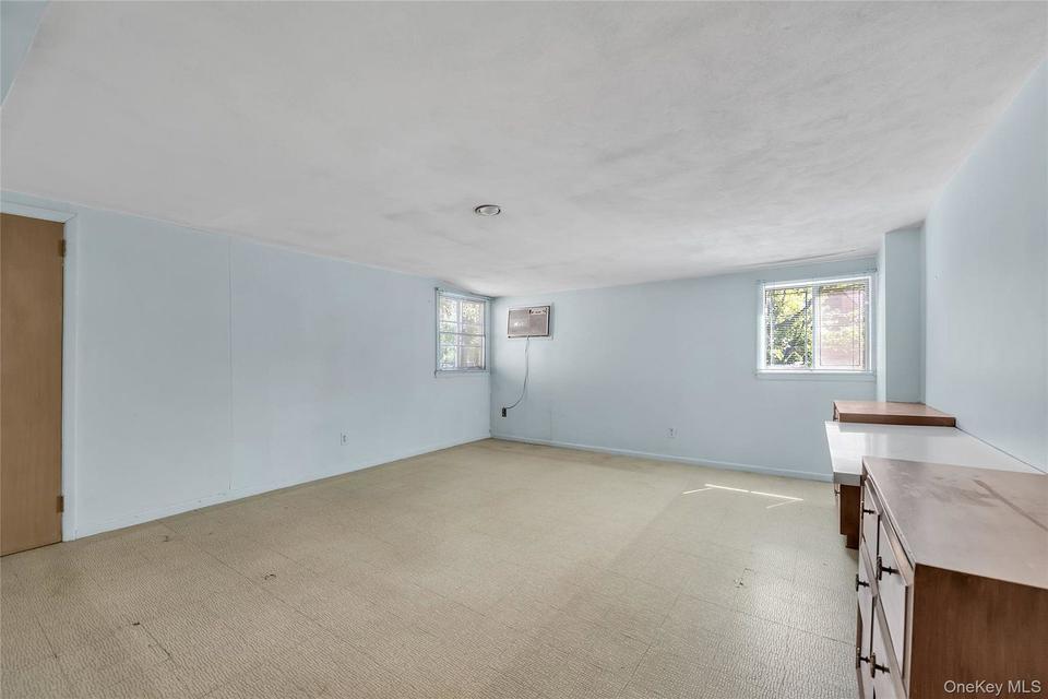 Great Neck (Russell Gardens) $1,788,000 Split-level 独栋 照片 5