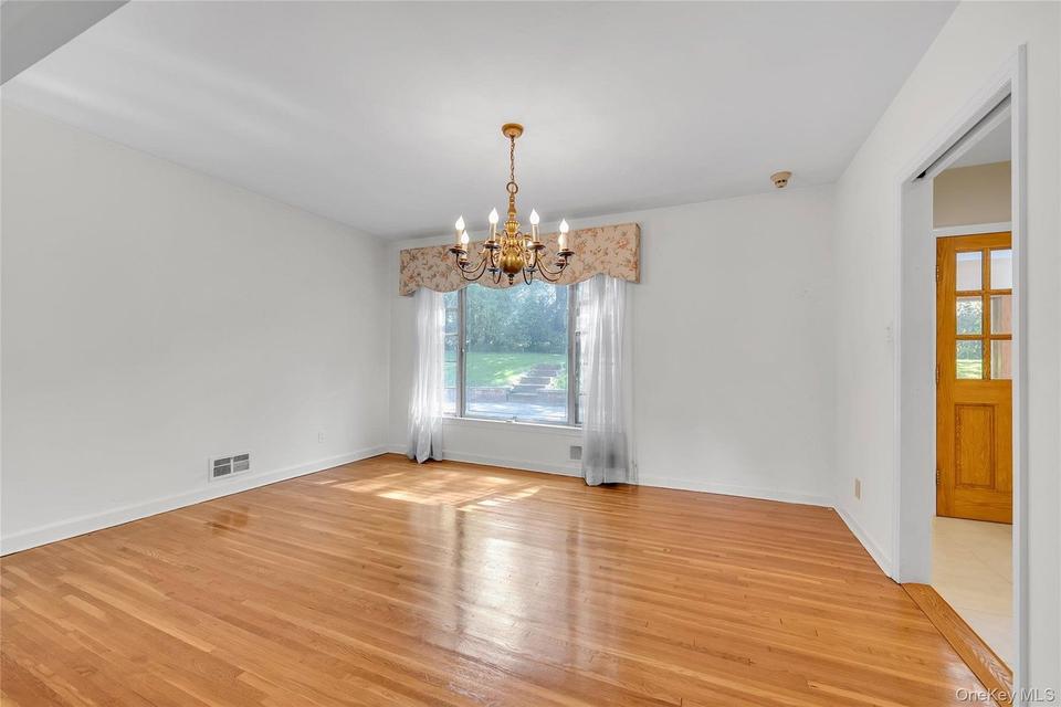 Great Neck (Russell Gardens) $1,788,000 Split-level 独栋 照片 8