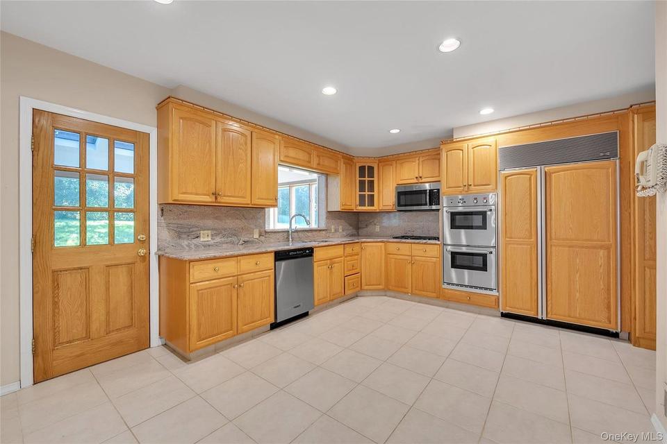 Great Neck (Russell Gardens) $1,788,000 Split-level 独栋 照片 9