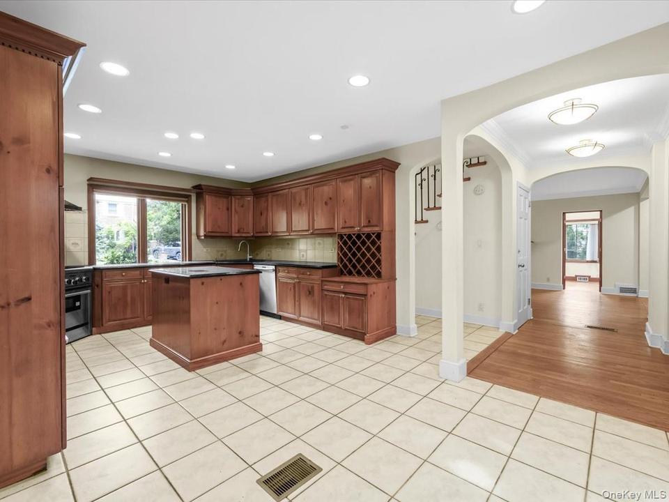 Great Neck Estates $1,948,000 砖砌 Colonial 独栋 照片 5