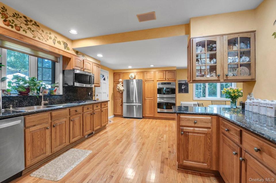 Great Neck (University Gardens) $1,990,000 Tudor 独栋 照片 5