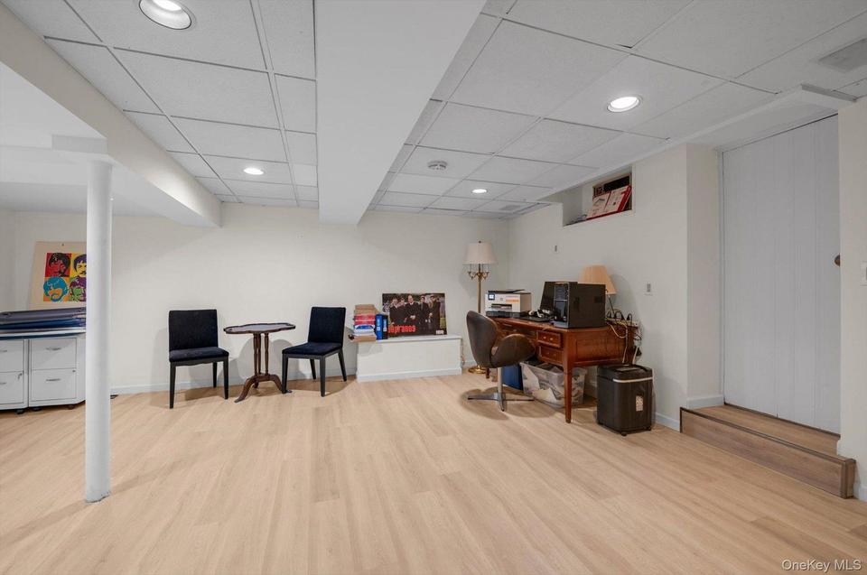 Great Neck (University Gardens) $1,990,000 Tudor 独栋 照片 10