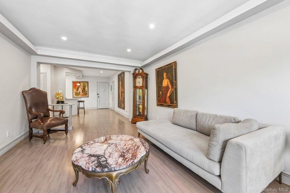 Great Neck $379,000 花园式公寓 照片 3
