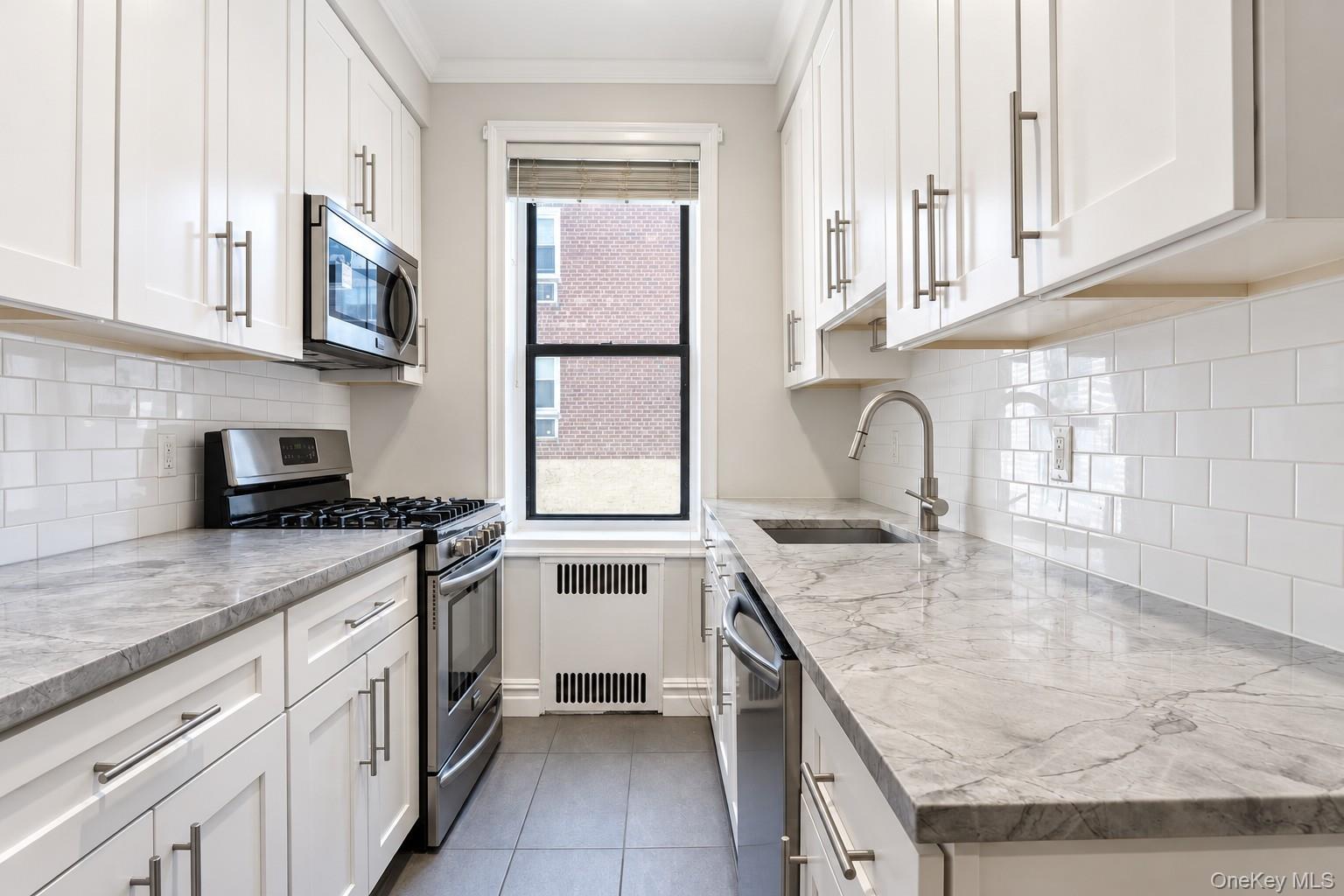 Great Neck $628,000 中层公寓 照片 5