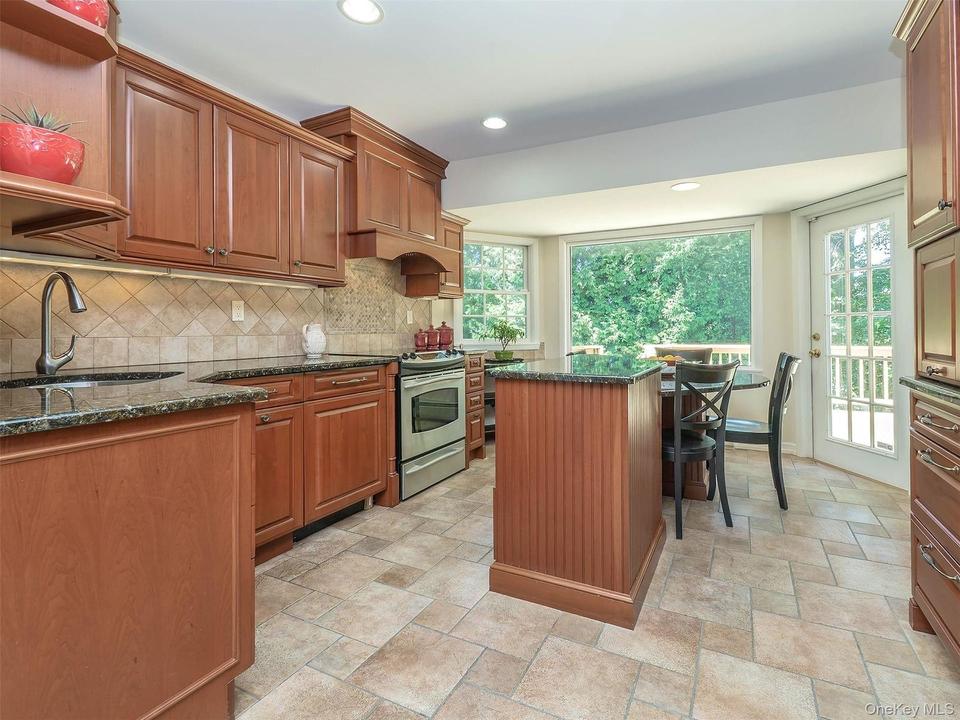 Port Washington (Salem) $1,465,000 Split-level 独栋 · 重新上市 照片 8