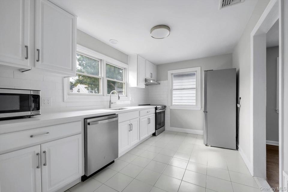 Port Washington (Manorhaven) $1,949,000 合法双拼住宅 照片 4