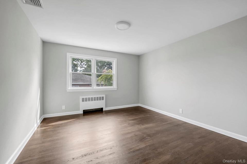 Port Washington (Manorhaven) $1,949,000 合法双拼住宅 照片 7