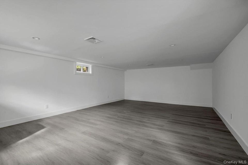 Port Washington (Manorhaven) $1,949,000 合法双拼住宅 照片 10