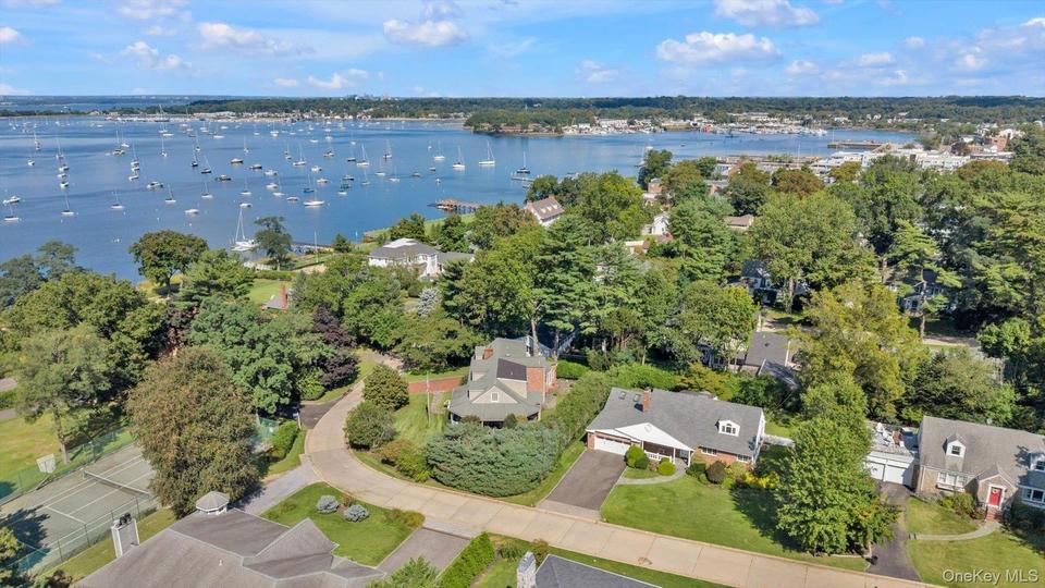 Port Washington (Bayview Colony) $2,050,000 Cape Cod 独栋 照片 2