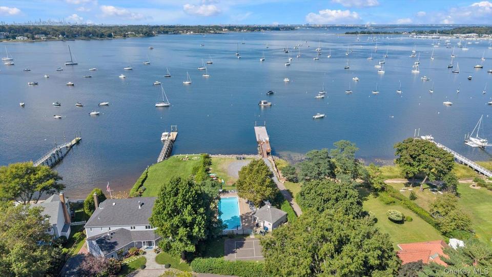 Port Washington (Bayview Colony) $2,050,000 Cape Cod 独栋 照片 4