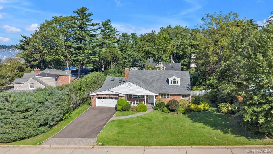 Port Washington (Bayview Colony) $2,050,000 Cape Cod 独栋 照片 5
