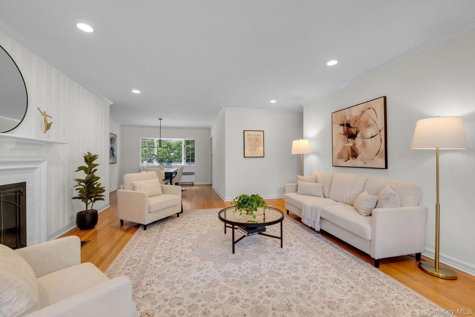 Port Washington (Bayview Colony) $2,050,000 Cape Cod 独栋 照片 10