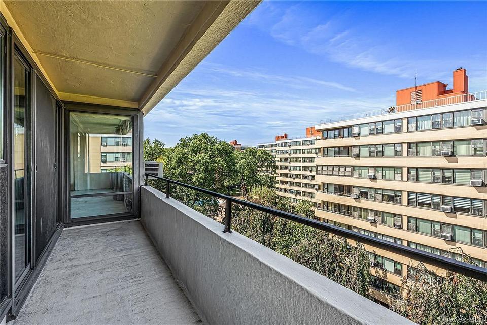 Whitestone $370,000 合作公寓 照片 1