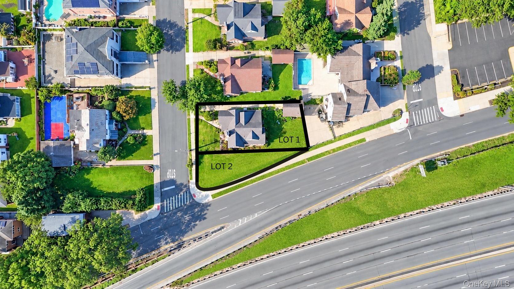 Little Neck $1,080,000 独栋住宅（Expanded Cape） 照片 3