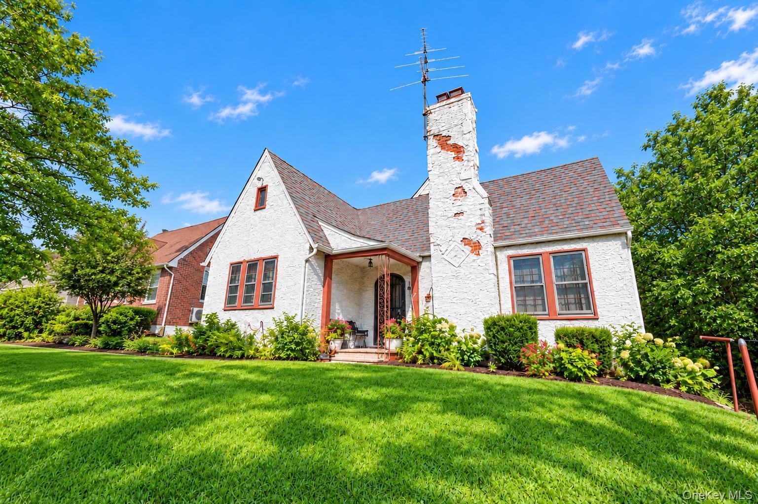 Little Neck $1,080,000 独栋住宅（Expanded Cape） 照片 6