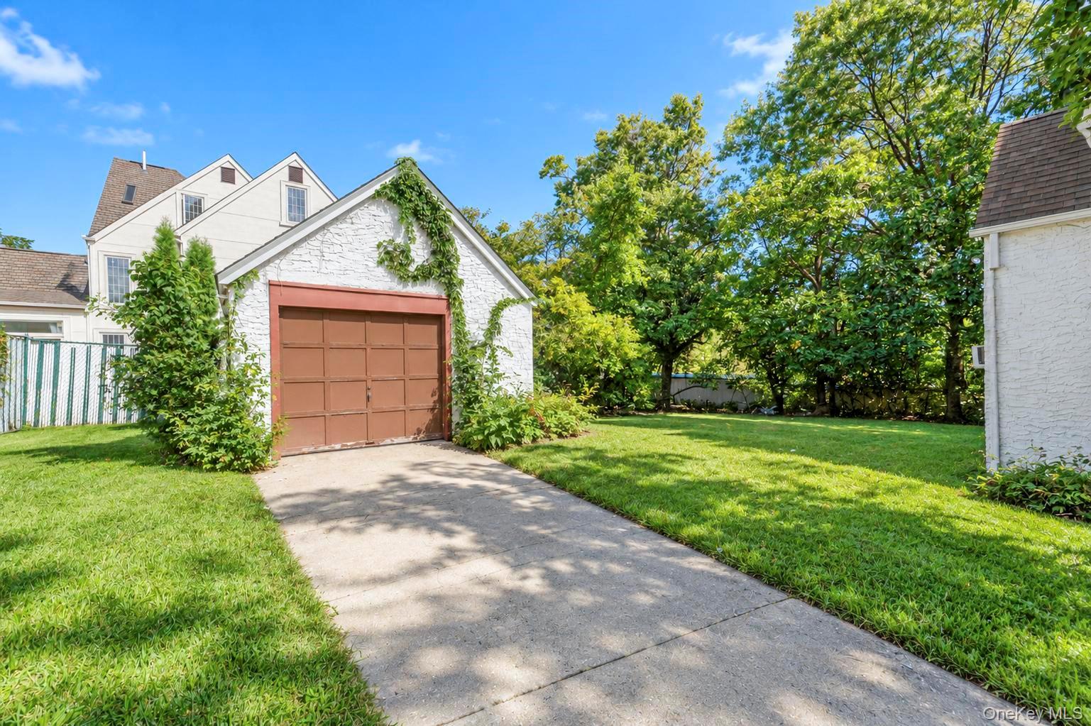 Little Neck $1,080,000 独栋住宅（Expanded Cape） 照片 8