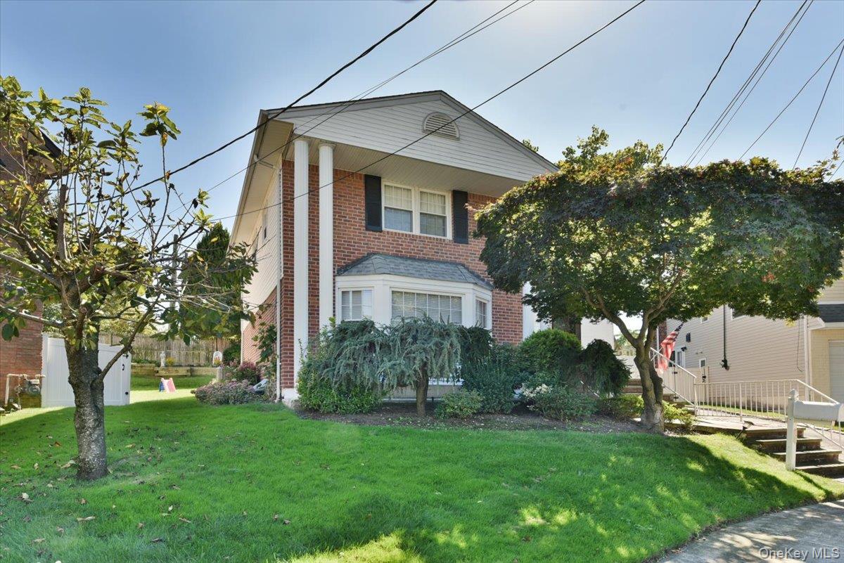 Little Neck $1,355,000 独栋住宅（Colonial） 照片 2