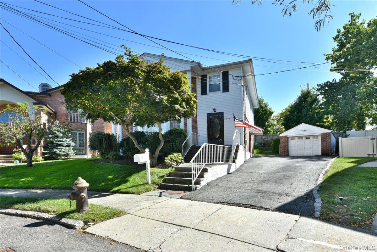 Little Neck $1,355,000 独栋住宅（Colonial） 照片 3