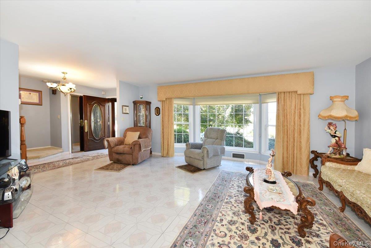 Little Neck $1,355,000 独栋住宅（Colonial） 照片 6