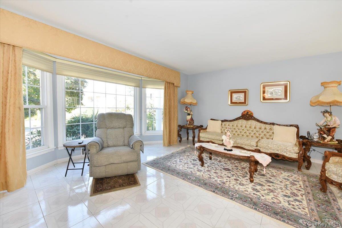 Little Neck $1,355,000 独栋住宅（Colonial） 照片 7