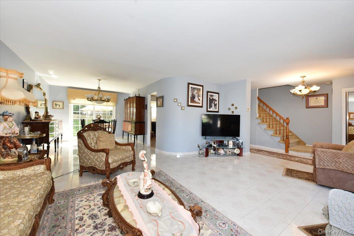 Little Neck $1,355,000 独栋住宅（Colonial） 照片 10
