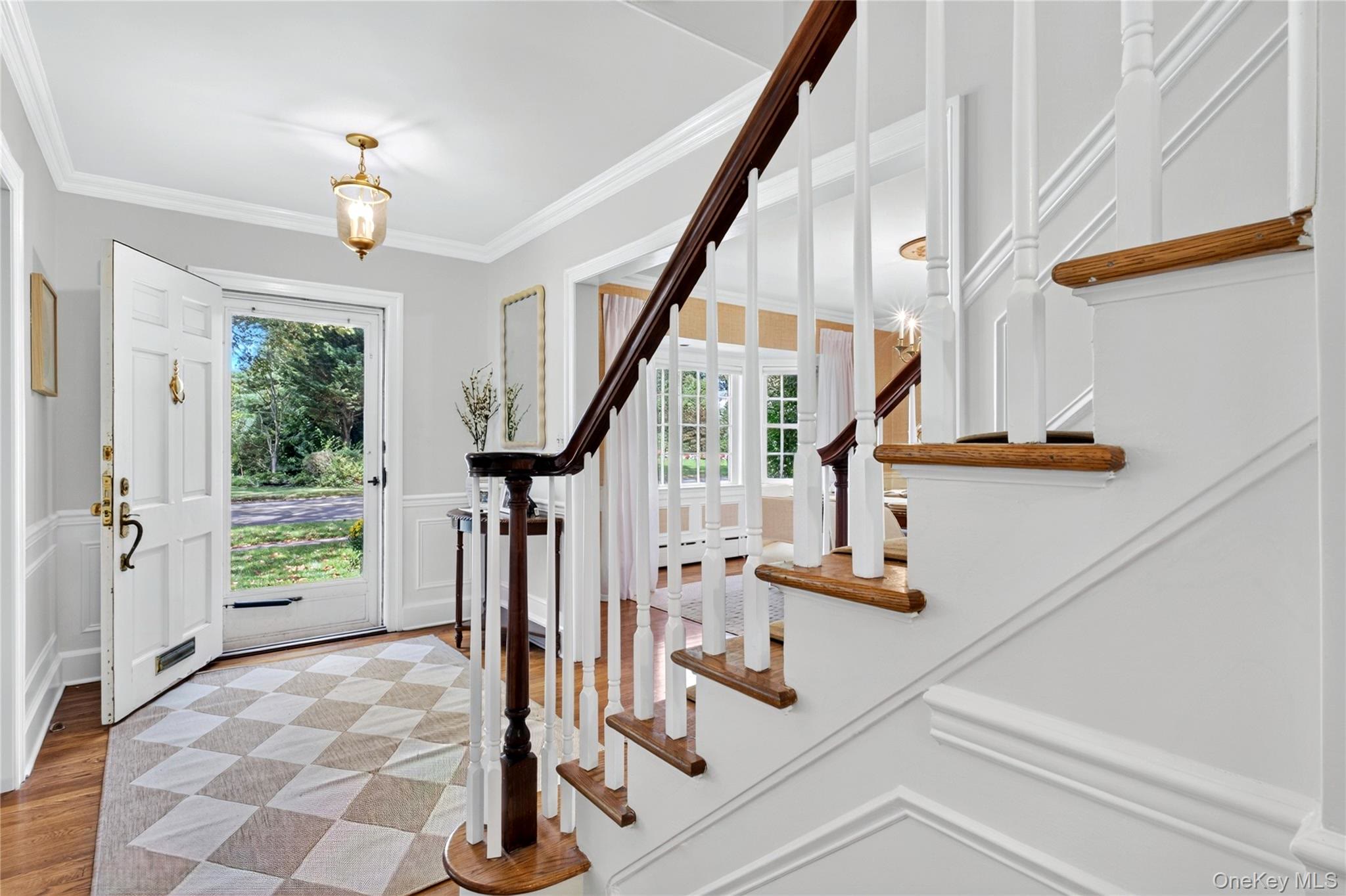 Manhasset (Munsey Park) $2,998,000 中央大厅 Colonial 独栋 照片 3