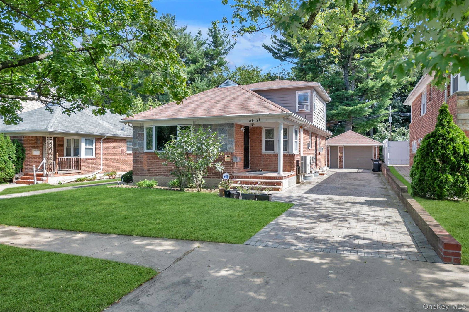 Oakland Gardens $1,200,000 独栋住宅 照片 1