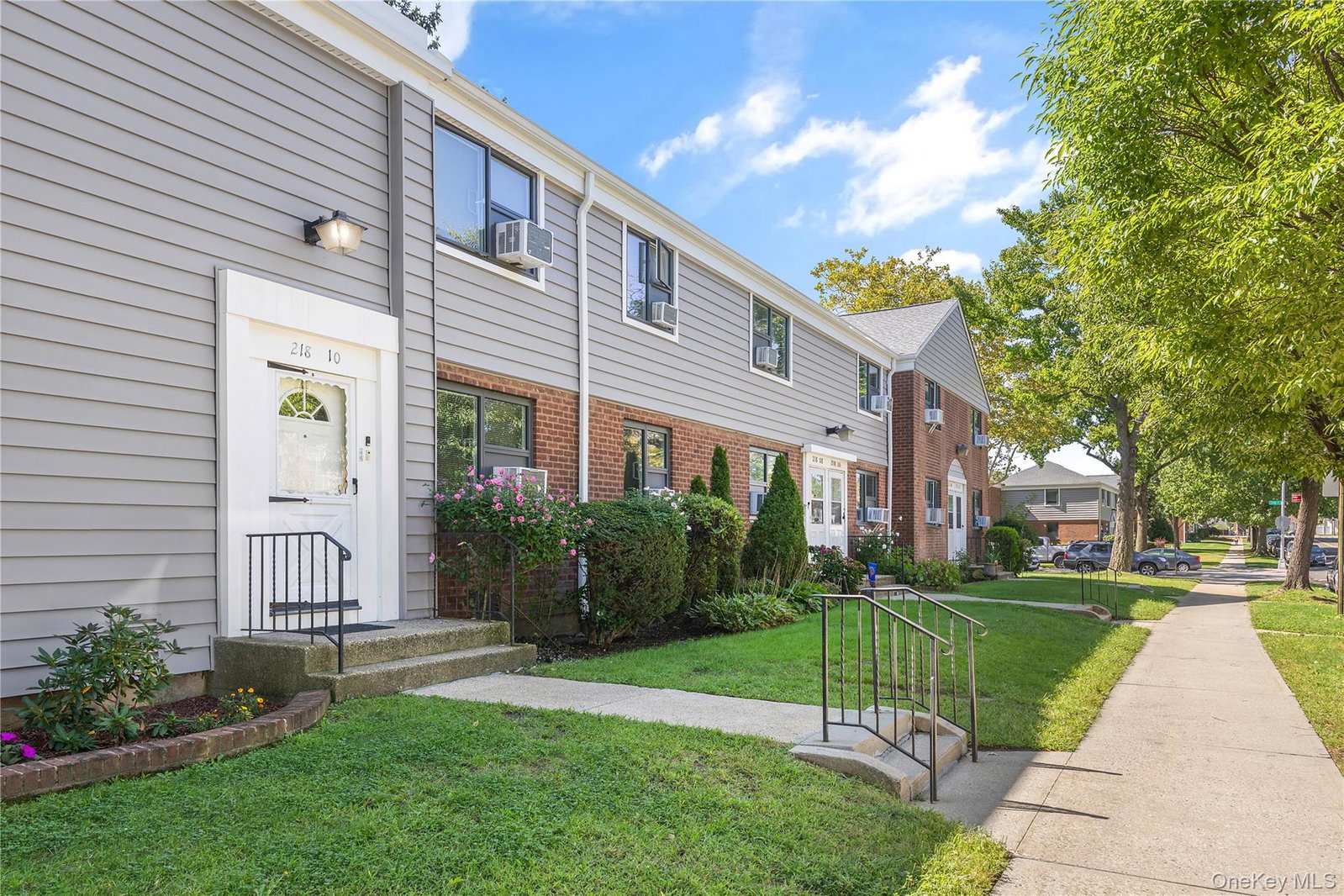 Oakland Gardens $320,000 合作公寓 照片 1