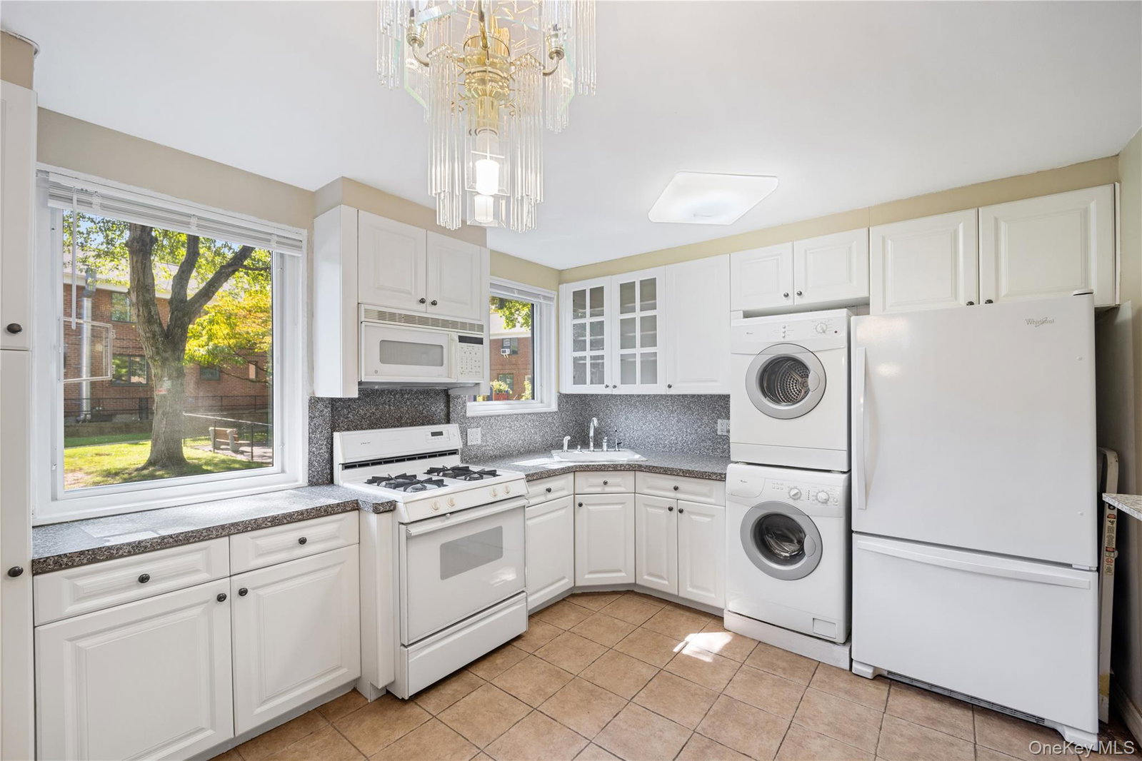 Oakland Gardens $320,000 合作公寓 照片 3