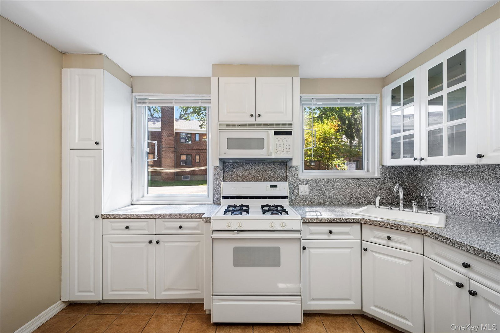 Oakland Gardens $320,000 合作公寓 照片 5