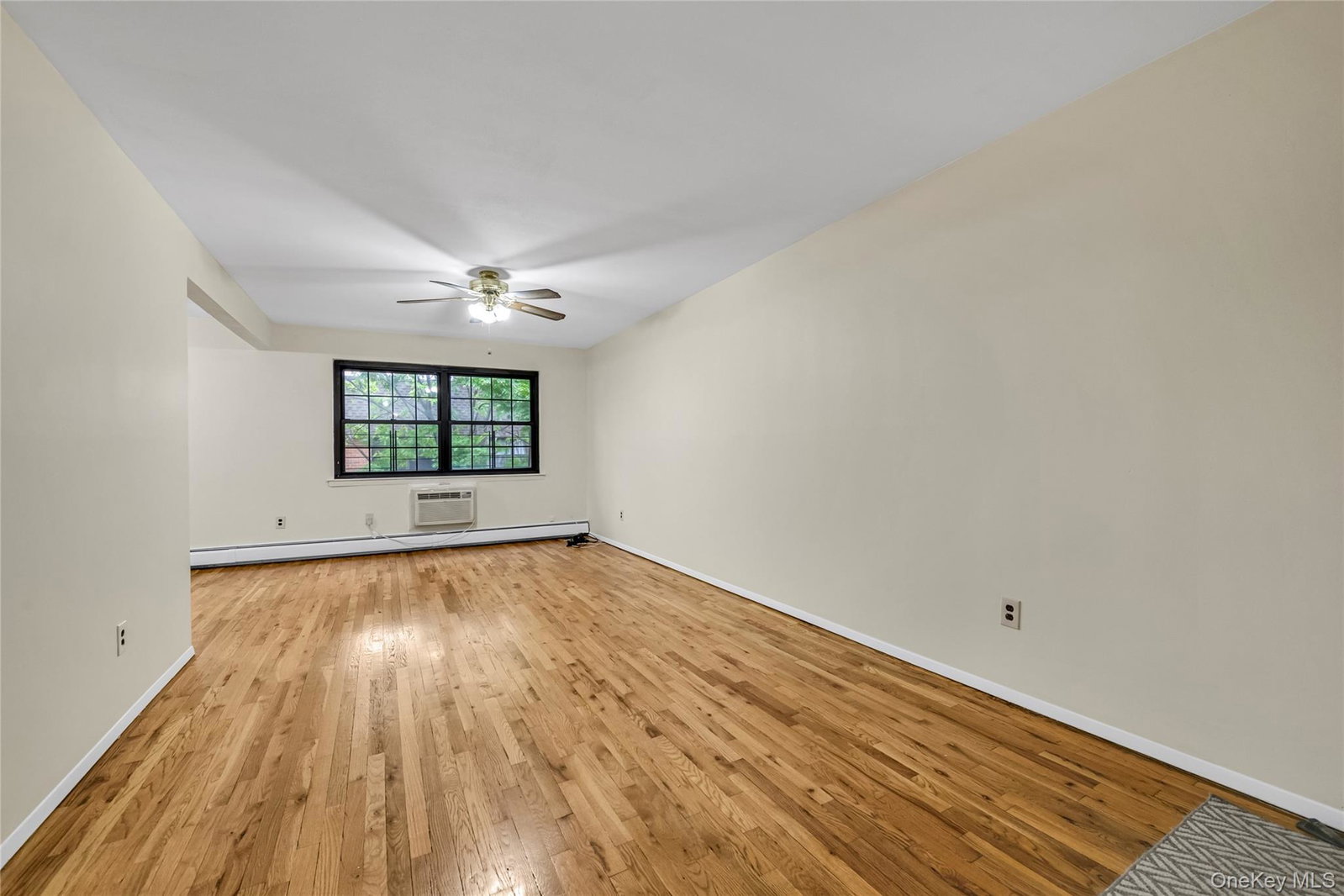 Oakland Gardens $738,000 公寓（Condo） 照片 3