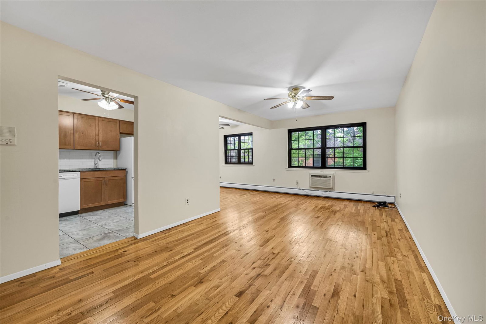 Oakland Gardens $738,000 公寓（Condo） 照片 4