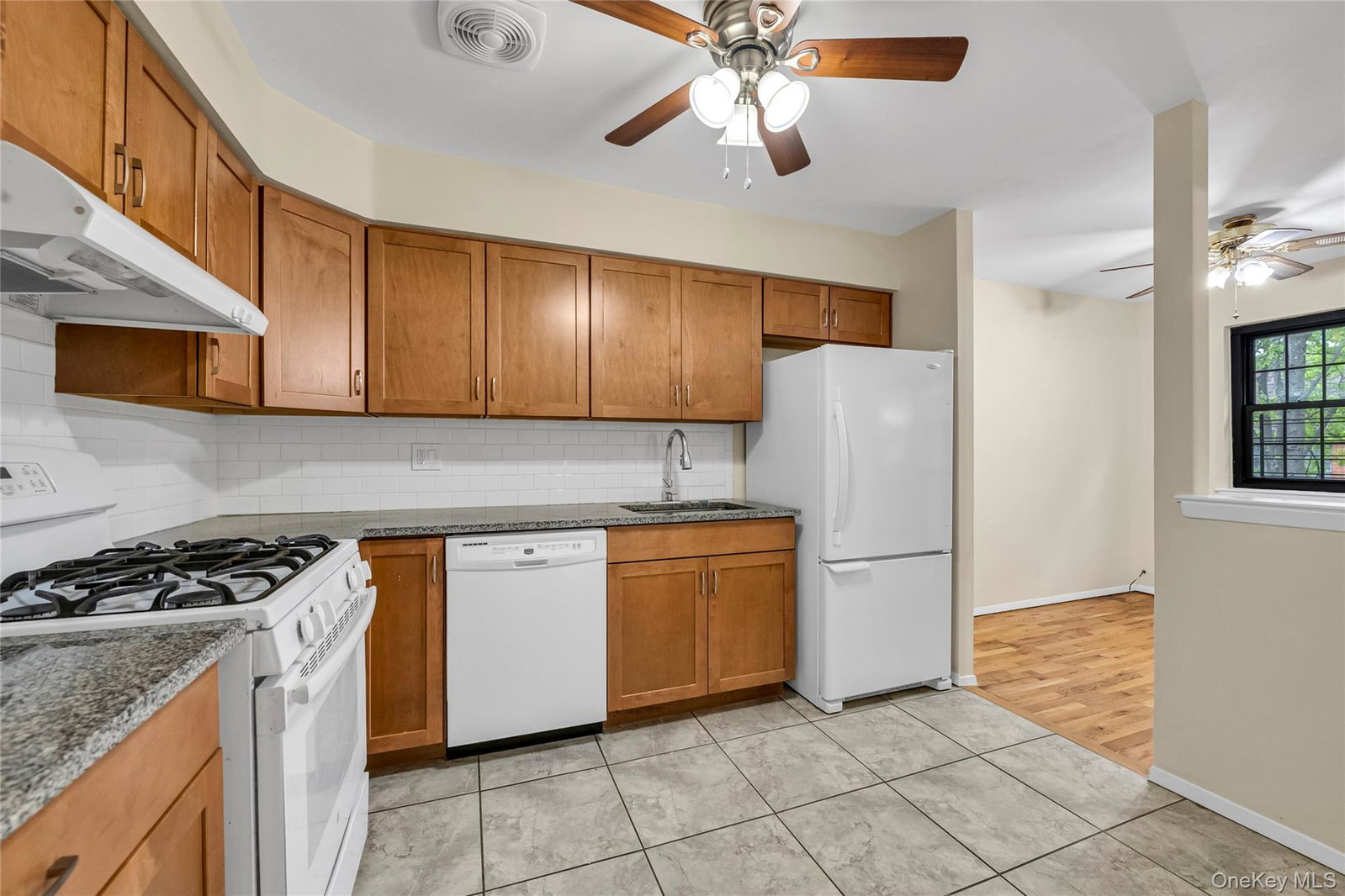 Oakland Gardens $738,000 公寓（Condo） 照片 8