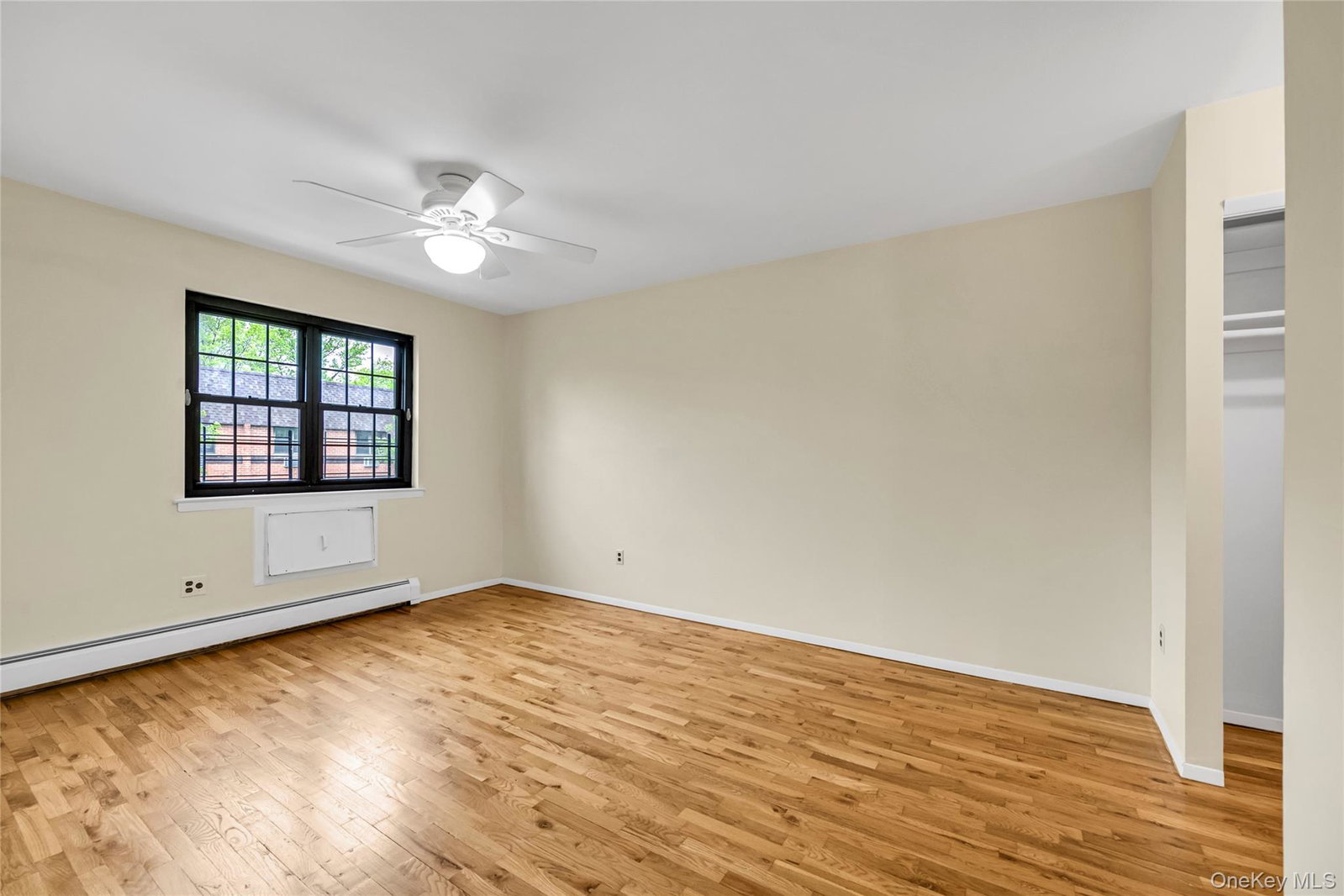 Oakland Gardens $738,000 公寓（Condo） 照片 9