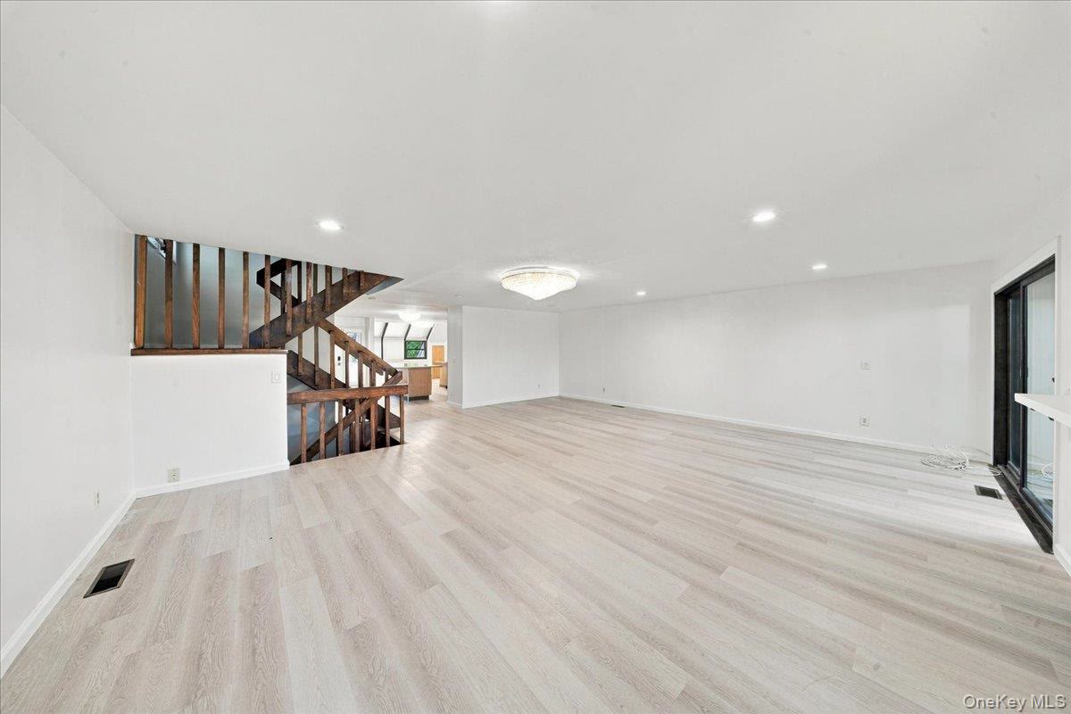 Port Washington (Flower Hill) $1,085,000 端户联排 照片 6