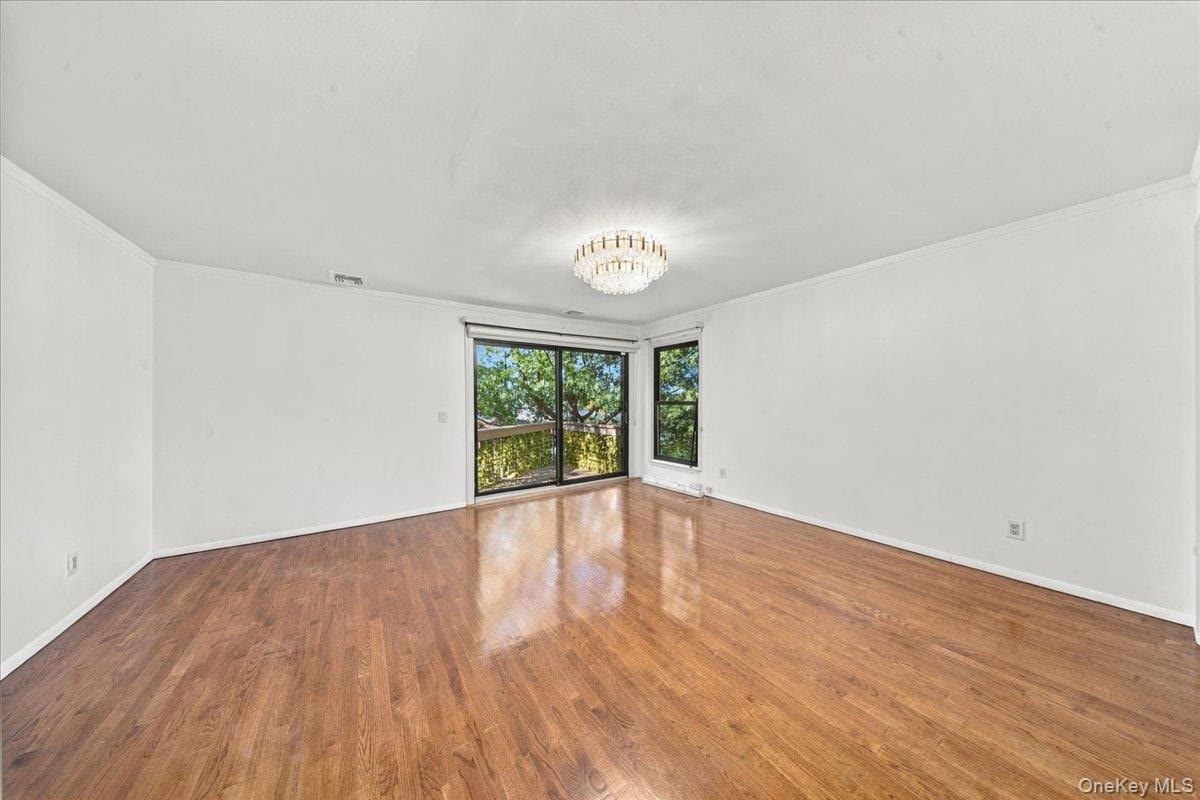 Port Washington (Flower Hill) $1,085,000 端户联排 照片 10