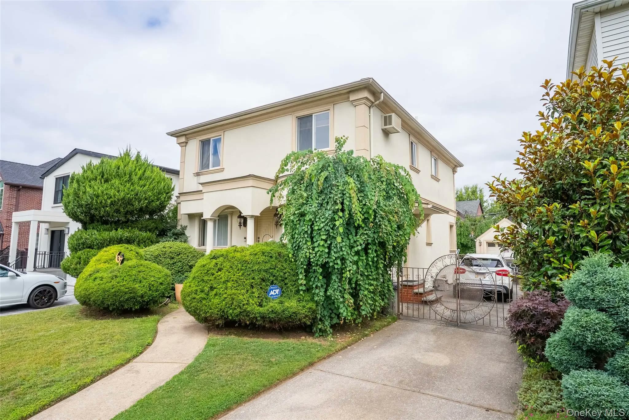 Whitestone $1,388,000 独栋住宅 照片 1