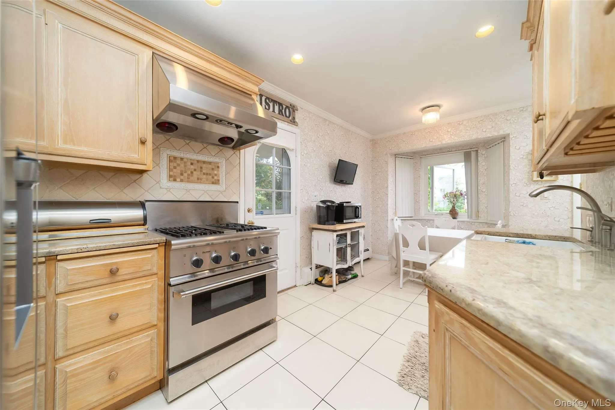 Whitestone $1,388,000 独栋住宅 照片 4