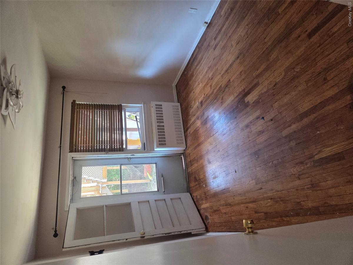 Bayside $1,058,000 两家庭住宅 照片 3