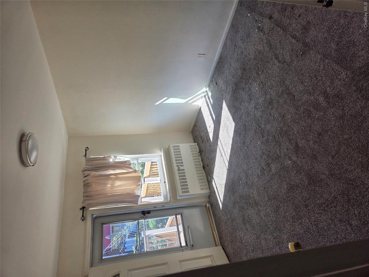 Bayside $1,058,000 两家庭住宅 照片 4