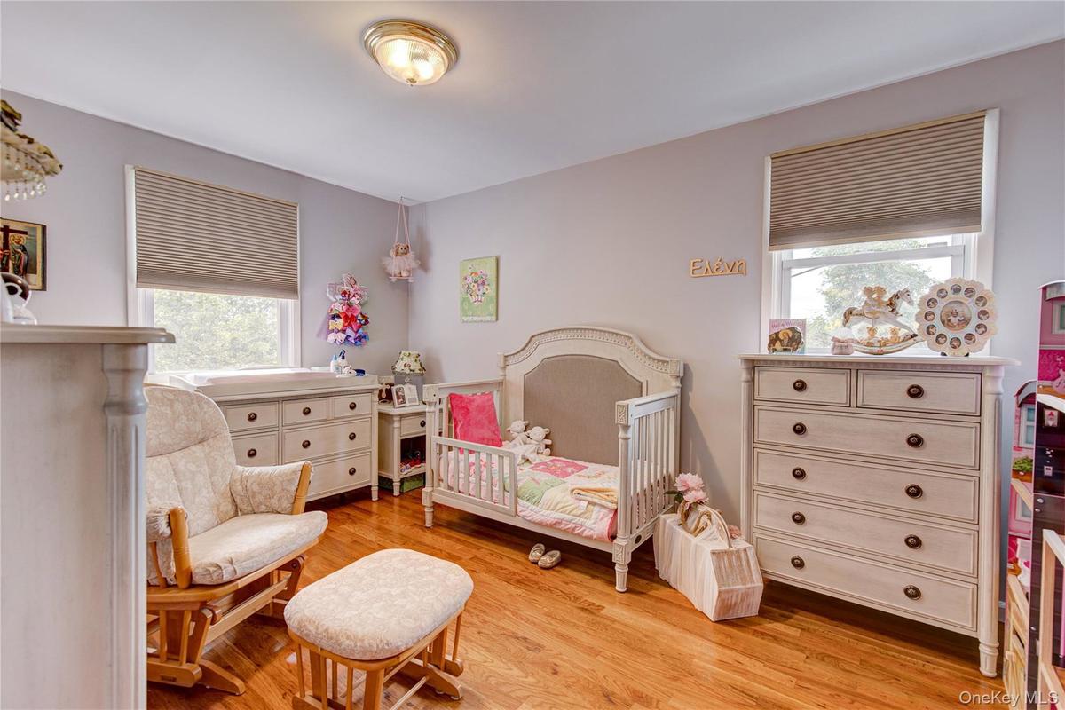 Oakland Gardens $1,249,000 独栋别墅 照片 5