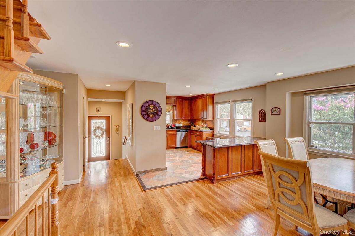 Oakland Gardens $1,249,000 独栋别墅 照片 8