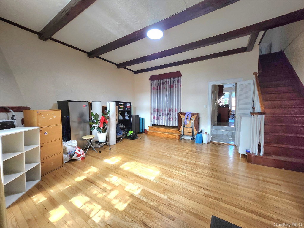 Bayside $968,000 独栋住宅（Tudor 风格） 照片 3