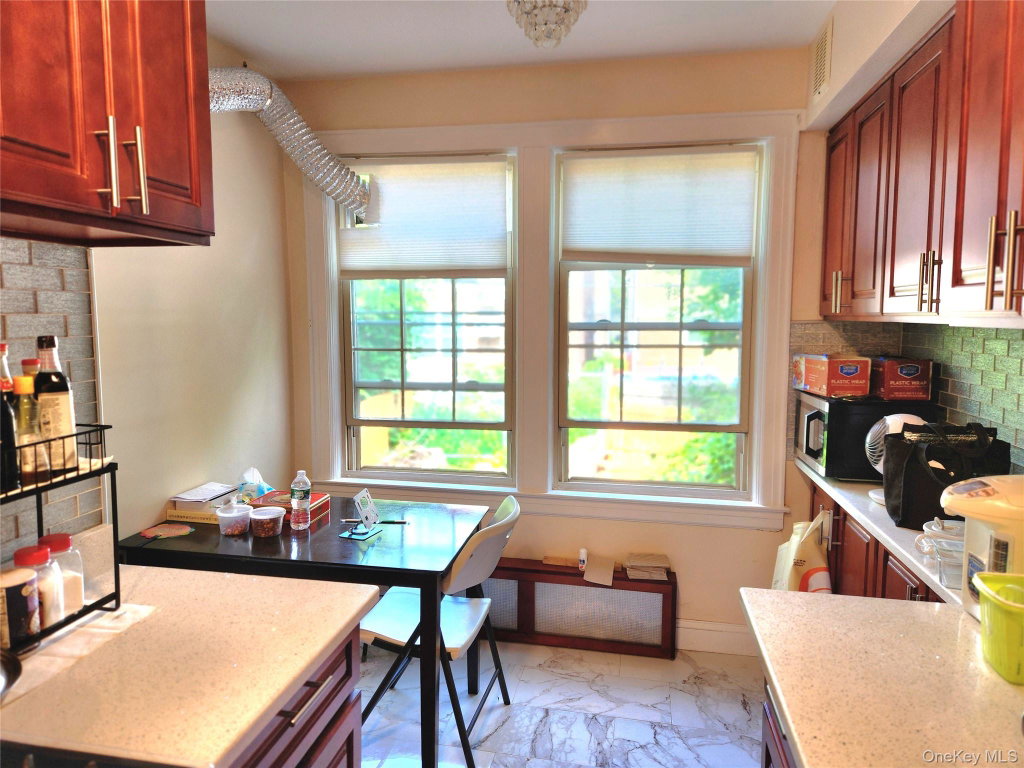 Bayside $968,000 独栋住宅（Tudor 风格） 照片 5