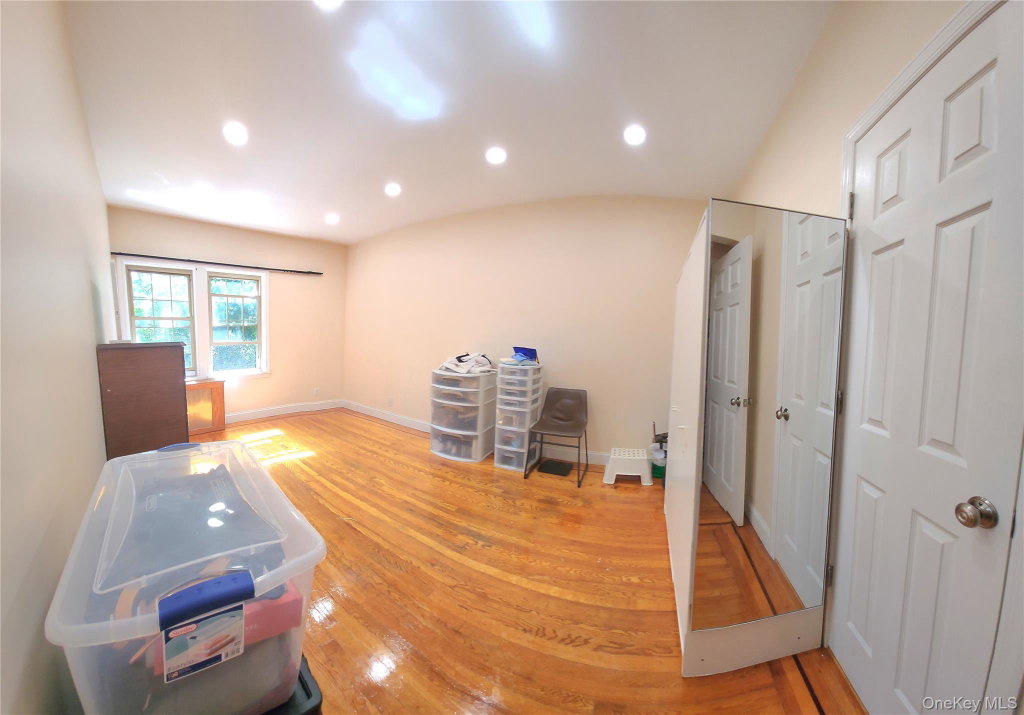 Bayside $968,000 独栋住宅（Tudor 风格） 照片 6